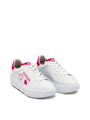 Sneakers med hjärtformad logotyp