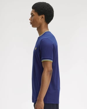 T-Shirt in Purple