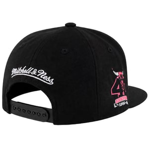 Mitchell & Ness NBA Chicago Bulls Neon Tropical Black Cap