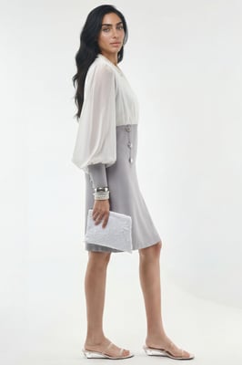 V-hals Midi Jurk met Knopdetail