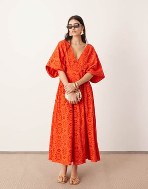 ASOS EDITION broderad vid ärm djup i midi klänning i röd