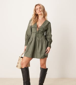 ASOS DESIGN petite quiltad mini klänning i grönt