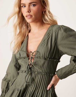 ASOS DESIGN petite quiltad mini klänning i grönt