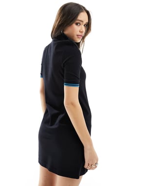 Fred Perry X Amy Winehouse tipped polo klänning i svart