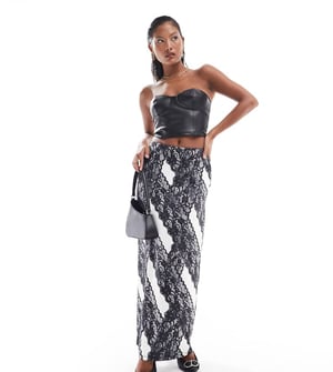Vero Moda Petite spetsmönstrad jersey maxikjol i mono
