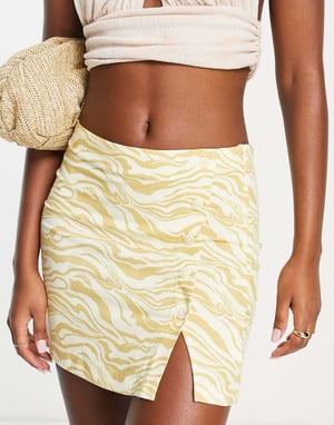 Redigerad wrap front mini kjol i gul zebra-coord