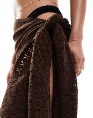 In The Style exklusiv virkad sarong i choklad