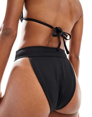 Vero Moda mixa och matcha högmidjade brasilianska bikinitrosor i svart