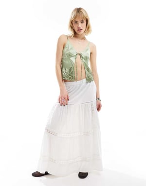 Återvunnen vintage cutwork topp med knytband fram i grön