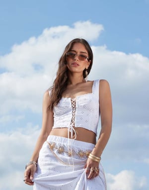 ASOS DESIGN broderad bystkupa korsett topp med snörning i vitt