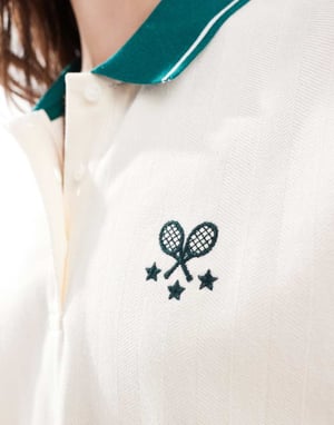 Miss Selfridge kortärmad croppad tennis polo topp i krämfärg