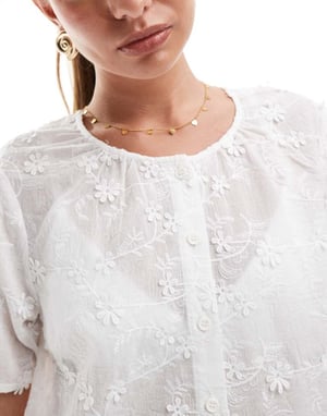 Pieces floral applique short sleeve button front top in white