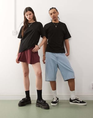 Vans essential oversized central embroidered logo t-shirt in black