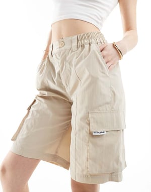 Sixth June längre cargoshorts i beige