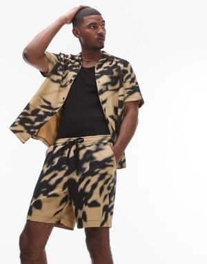 Topman samordnad suddig blommönstrad plisserad shorts i svart