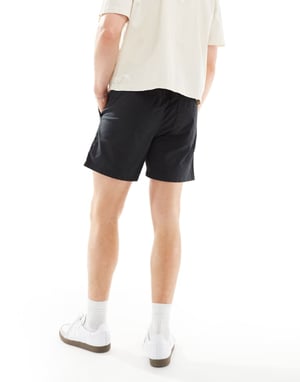 Cotton On enkla shorts i svart med dragsko i midjan