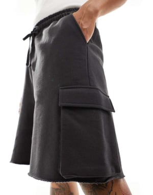 ASOS DESIGN slim fit utility shorts i svart