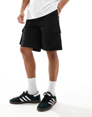 ADPT teknisk cargoshorts i svart