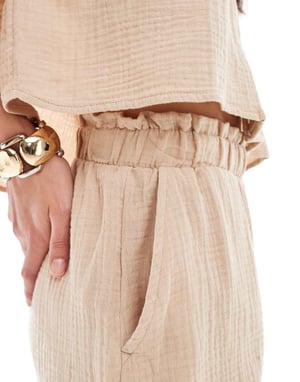 Vero Moda strukturerade shorts set i beige
