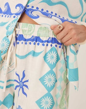 Nobody's Child Jet linen shorts co-ord in white and blue