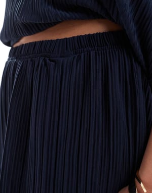 Vero Moda Curve plisse short co-ord in navy