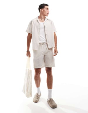 Jack & Jones samordnad skrynklig short i beige
