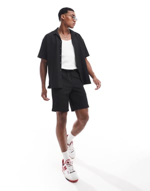 Jack & Jones koordinerad skrynklig short i svart