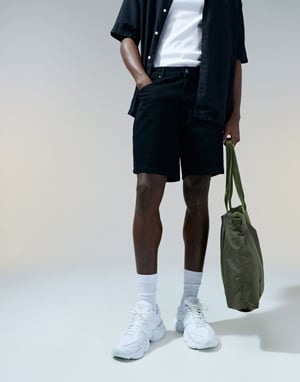 ASOS DESIGN slim regular längd denimshorts i svart