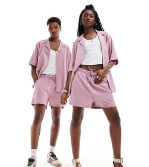 Återvunnen vintage unisex kordshorts i rosa co-rd