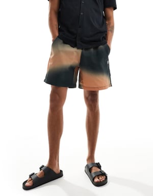 Fred Perry tryckt shorts i grönt