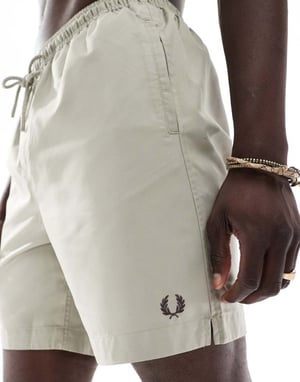 Fred Perry klassiska badshorts i beige