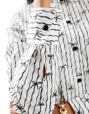 Miss Selfridge poplin kortärmad skjorta med rosetttryck