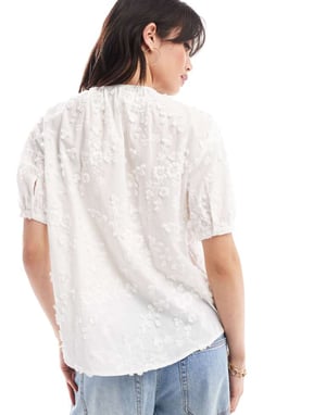 & Other Stories blommig broderad kortärmad blus i vitt