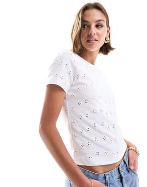 ASOS DESIGN broderad baby t-shirt i vitt