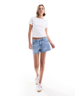 ASOS DESIGN broderad baby t-shirt i vitt