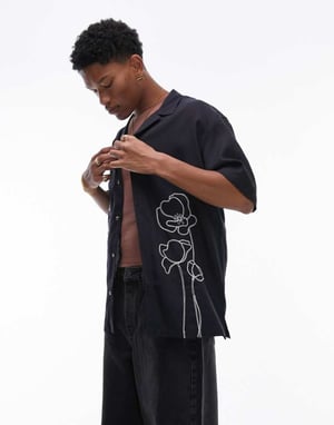 Topman kortärmad reverskrage blommönstrad broderad framskjorta i svart