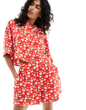ASOS DESIGN rymlig skjorta i röd blommönster