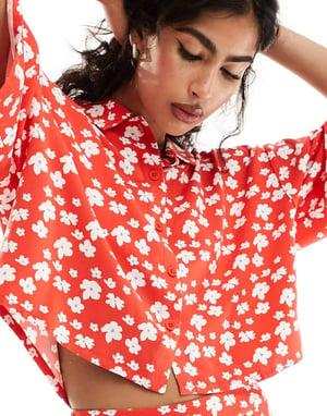 ASOS DESIGN rymlig skjorta i röd blommönster