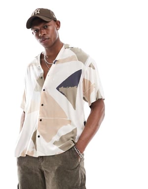 Jack & Jones skjorta med rever och geometriskt tryck i grått