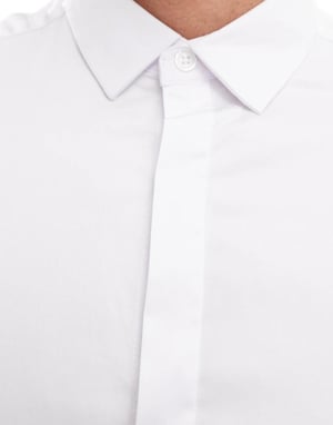 ASOS DESIGN slim satängskjorta med kort ärm i vit