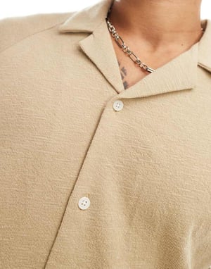 Jack & Jones oversized texturerad skjorta med omvänd krage i beige