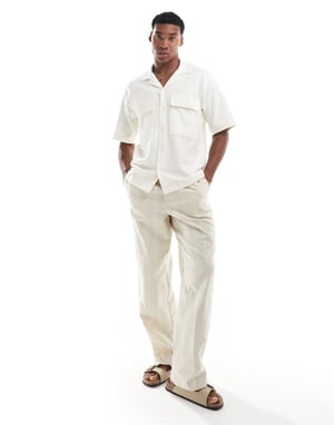 Jack & Jones Premium oversized texturerad skjorta med praktiska fickor i ecru