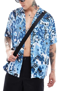 ASOS DESIGN avslappnad skjorta med uppvikt krage och målat blommönster i blått