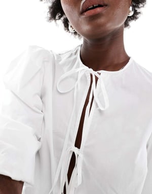 ASOS DESIGN bomull poplin peplum knytblus i elfenben