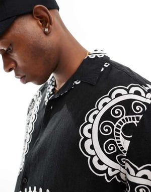 ONLY & SONS krage skjorta med paisleytryck i svart