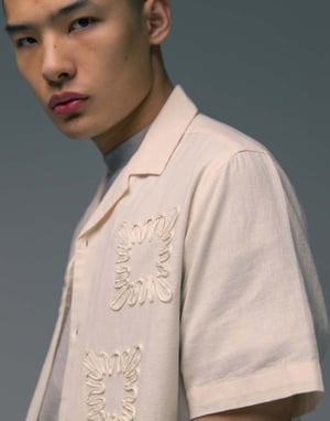 Topman koord kortärmad regular fit broderad skjorta i off-white