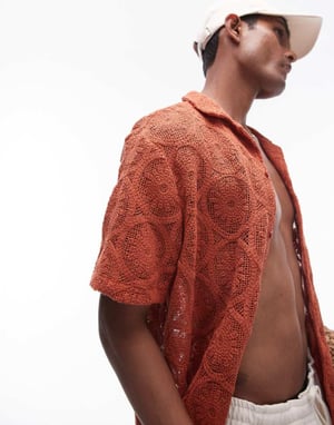 Topman kortärmad virkad cirkelskort i röd