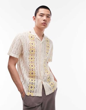 Topman kortärmad virkad blus med blomsterpanel i stenfärg