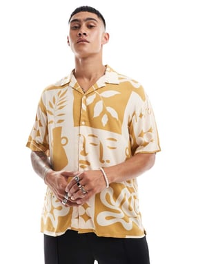 Jack & Jones oversized skjorta med flikkrage och blommönster i senapsgul