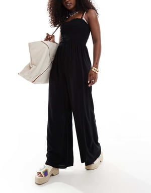 ASOS DESIGN rynkad bandeau strandoverall i svart